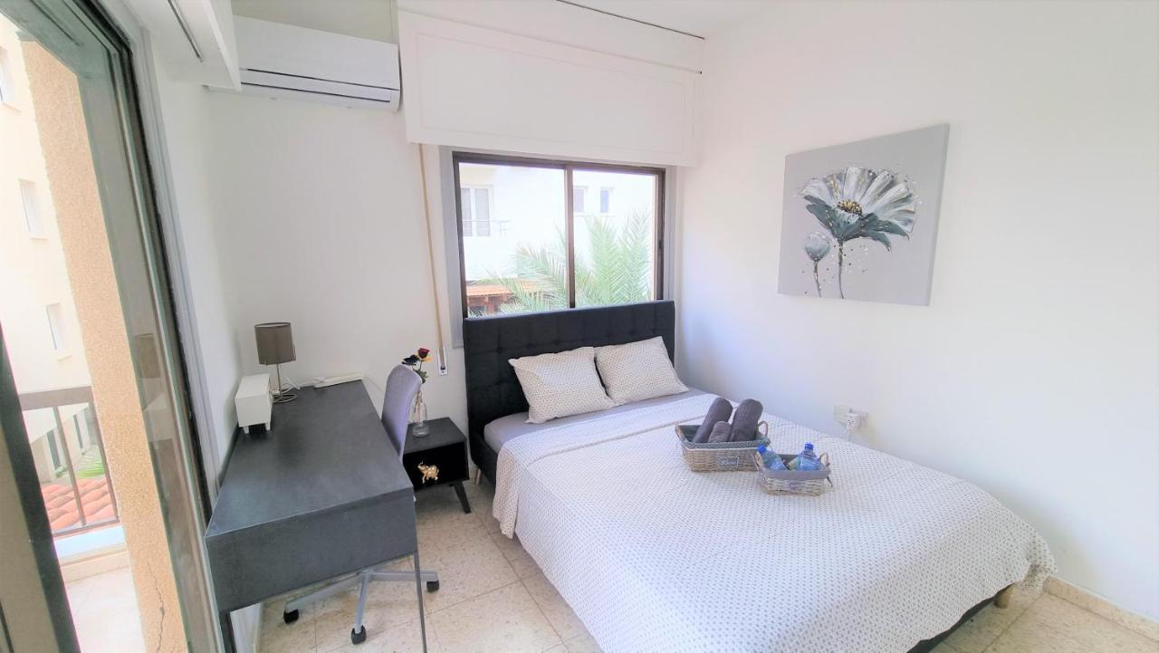 Cozy Beach Apt / 100 Mbit+ Netflix / Near Airport Larnaca Buitenkant foto