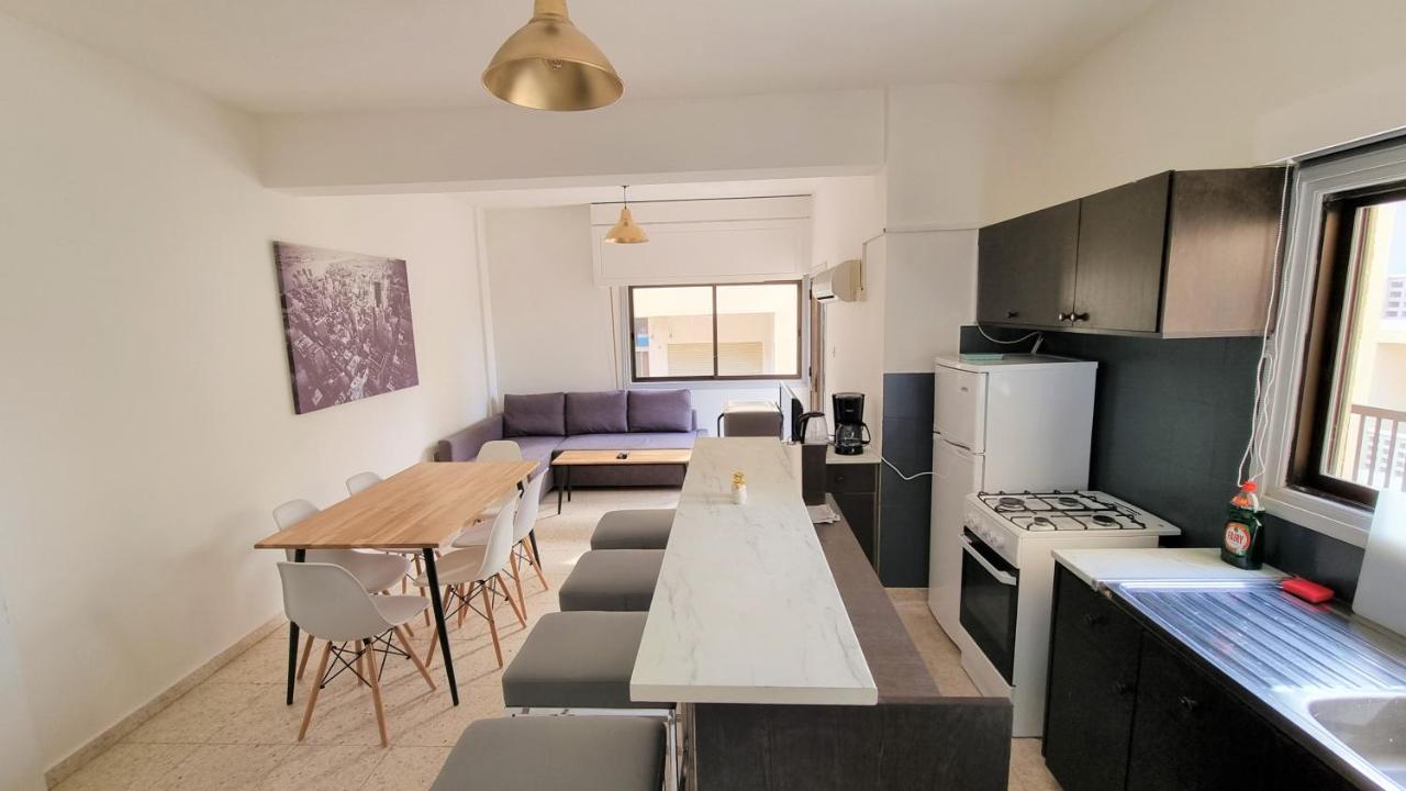 Cozy Beach Apt / 100 Mbit+ Netflix / Near Airport Larnaca Buitenkant foto