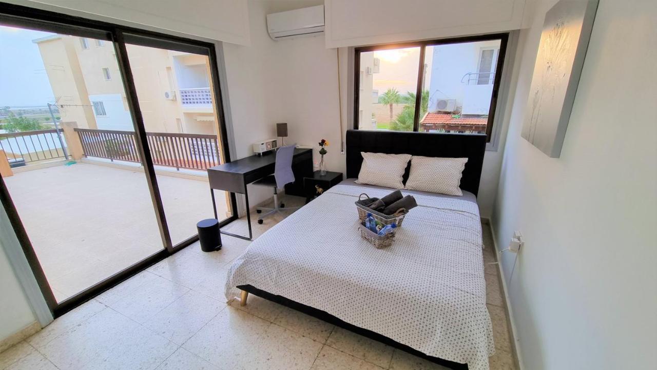 Cozy Beach Apt / 100 Mbit+ Netflix / Near Airport Larnaca Buitenkant foto