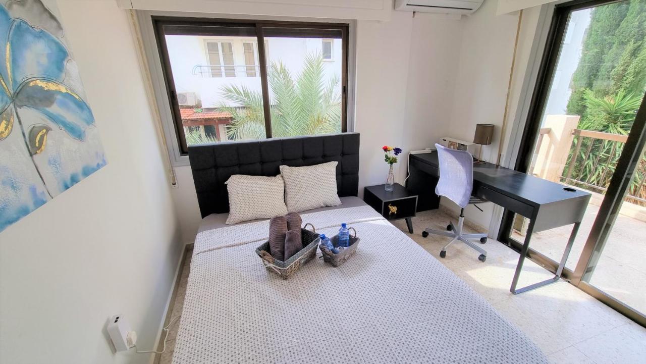 Cozy Beach Apt / 100 Mbit+ Netflix / Near Airport Larnaca Buitenkant foto