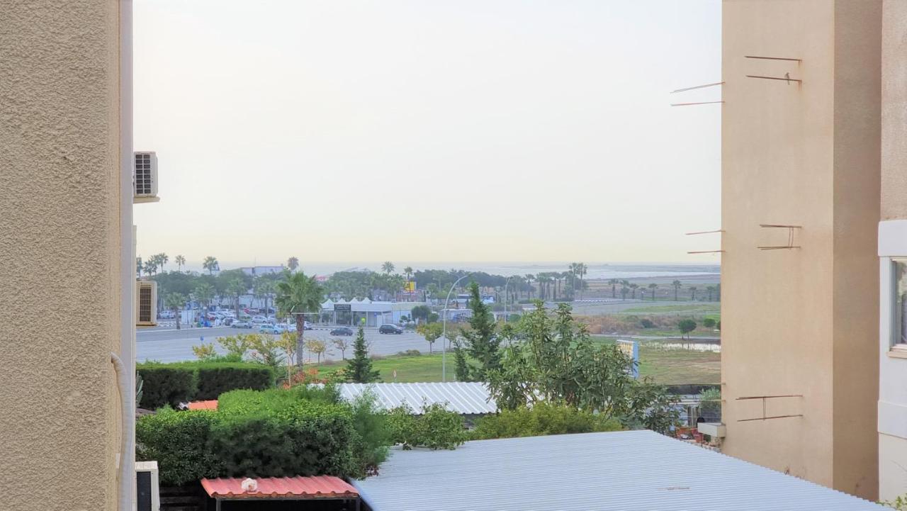 Cozy Beach Apt / 100 Mbit+ Netflix / Near Airport Larnaca Buitenkant foto