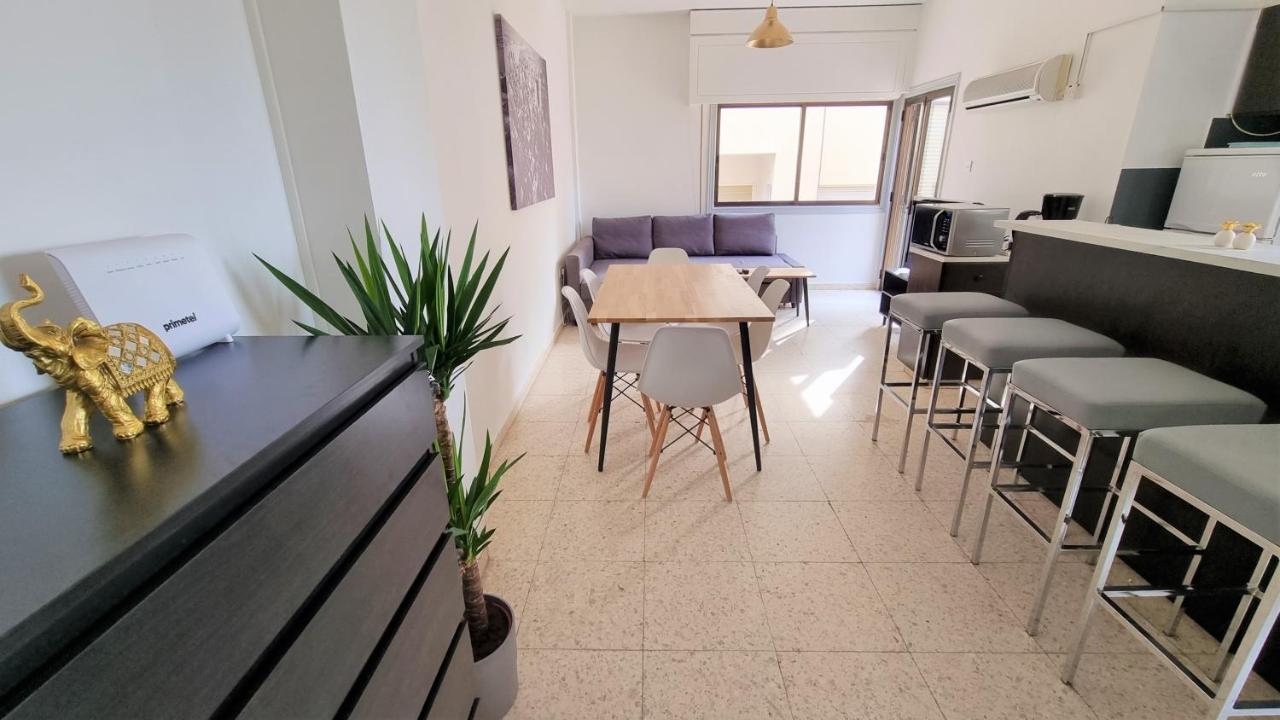 Cozy Beach Apt / 100 Mbit+ Netflix / Near Airport Larnaca Buitenkant foto